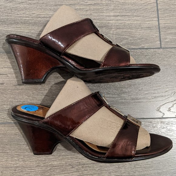 SOFFT Brown Patent Sandals 7.5 M - Picture 4 of 9